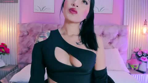 Snapshot of arianawest_ chatting on June 5, 2:01 pm arianawest_ online show from June 5, 2:01 pm