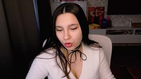 Snapshot of arianna_grend chatting on December 19, 10:44 am Arianna online show from December 19, 10:44 am