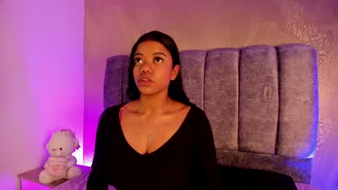 Snapshot of arianna_roxe_ chatting on June 23, 9:29 am arianna_roxe_ online show from June 23, 9:29 am
