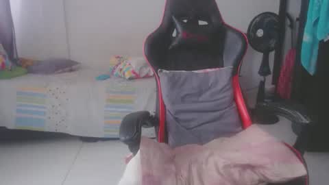 ariannaloovel online show from April 18, 7:07 pm