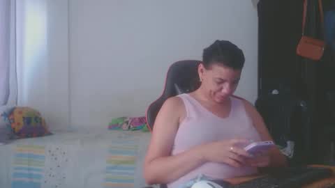 Snapshot of ariannaloovel chatting on April 22, 4:52 pm ariannaloovel online show from April 22, 4:52 pm
