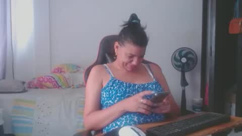 Snapshot of ariannaloovel chatting on April 25, 6:05 pm ariannaloovel online show from April 25, 6:05 pm