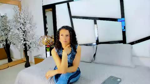 ariannarussell1 online show from July 23, 3:54 pm