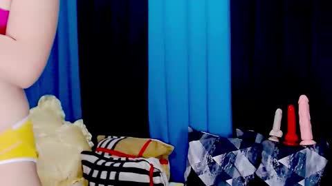 ARIANNE CUMS  online show from February 19, 6:31 am