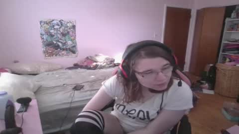 Snapshot of ariathebrat chatting on April 22, 9:27 pm Ariathebrat online show from April 22, 9:27 pm