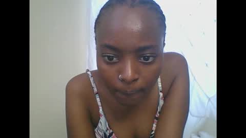 Snapshot of ariax_a chatting on February 12, 8:20 am Tight pussy online show from February 12, 8:20 am