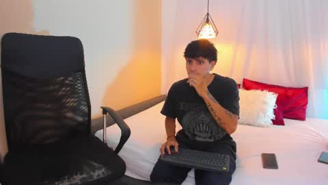 Snapshot of ariblake chatting on June 10, 6:29 pm Ari and Aiden online show from June 10, 6:29 pm