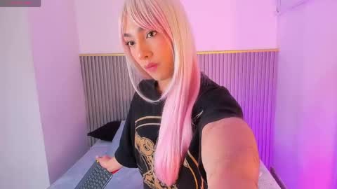 Snapshot of aribloom7 chatting on April 13, 3:45 am Welcome to Ari room online show from April 13, 3:45 am