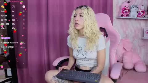 Ari Bunnie  online show from November 7, 9:04 pm