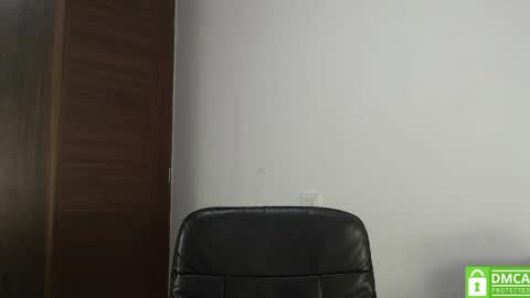 Snapshot of aribunnie chatting on June 9, 6:03 am Ari Bunnie online show from June 9, 6:03 am
