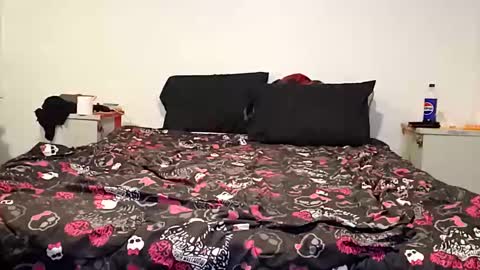 Snapshot of aricsoro69 chatting on November 17, 2:23 pm Sophie girard online show from November 17, 2:23 pm