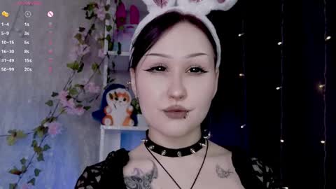 Dee online show from April 7, 4:35 am