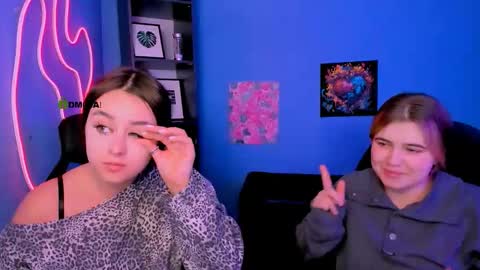 Snapshot of arielmell chatting on February 23, 12:13 pm arielmell online show from February 23, 12:13 pm