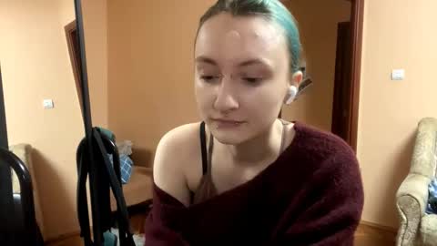 Snapshot of arieluthe chatting on November 7, 3:23 pm I am Anny ntmu Lets hit 10 Thumbs Up together online show from November 7, 3:23 pm