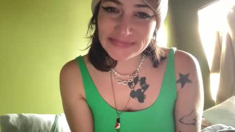 ariel  colin when hes here online show from February 1, 4:27 pm