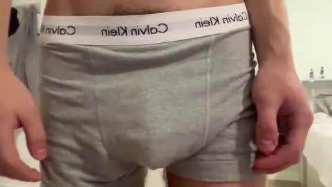 Snapshot of ariestwink chatting on October 14, 3:35 pm Aries Twink online show from October 14, 3:35 pm