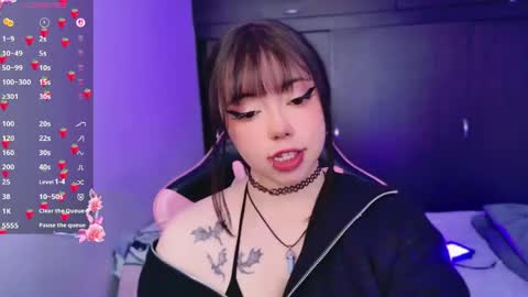 Snapshot of arietoji_526 chatting on May 13, 1:30 pm arietoji_526 online show from May 13, 1:30 pm