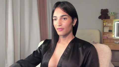 Snapshot of ariia1_ chatting on April 25, 3:42 am Aria online show from April 25, 3:42 am