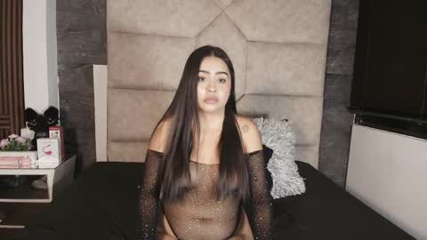 Snapshot of ariia_monroee chatting on April 18, 1:31 am ariia_monroee online show from April 18, 1:31 am