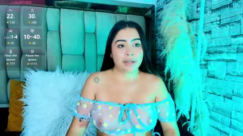 Snapshot of ariia_monroee chatting on June 7, 2:05 am ariia_monroee online show from June 7, 2:05 am