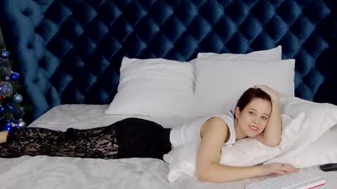 Snapshot of arinaarnold chatting on December 19, 7:18 am ArinaArnold online show from December 19, 7:18 am