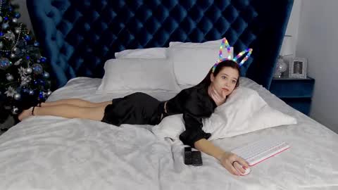 Snapshot of arinaarnold chatting on December 20, 3:36 am ArinaArnold online show from December 20, 3:36 am