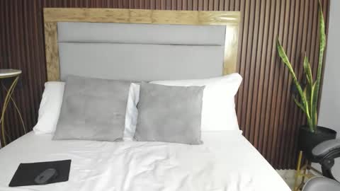 Snapshot of aris10_ chatting on February 13, 7:43 pm A R I online show from February 13, 7:43 pm