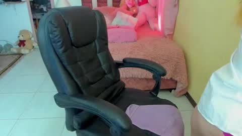 Snapshot of arisha_katy1 chatting on January 10, 9:52 pm arisha_katy1 online show from January 10, 9:52 pm