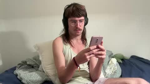 Snapshot of aristae chatting on October 19, 1:23 pm Ariste online show from October 19, 1:23 pm