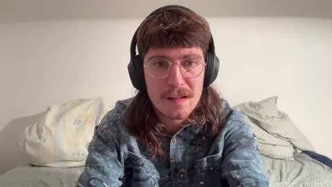 Snapshot of aristae chatting on October 23, 1:54 pm Ariste online show from October 23, 1:54 pm