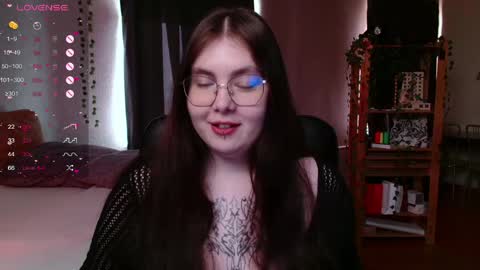 Snapshot of arizonaa_muse chatting on June 2, 11:45 am Astrid online show from June 2, 11:45 am