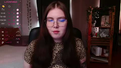 Snapshot of arizonaa_muse chatting on June 18, 11:25 am Astrid online show from June 18, 11:25 am