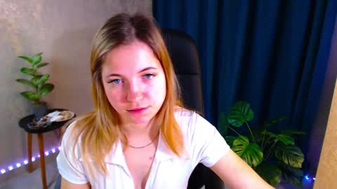 Snapshot of arlana_klart chatting on October 21, 2:01 am Arlana online show from October 21, 2:01 am