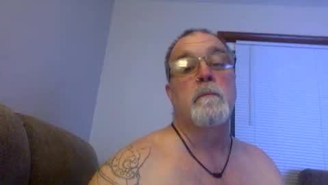 Snapshot of armyguy5311 chatting on April 9, 6:19 am armyguy5311 online show from April 9, 6:19 am