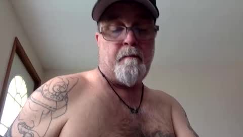 Snapshot of armyguy5311 chatting on May 7, 5:29 pm armyguy5311 online show from May 7, 5:29 pm