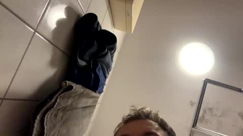 Snapshot of armyskater32 chatting on October 17, 8:44 pm armyskater32 online show from October 17, 8:44 pm