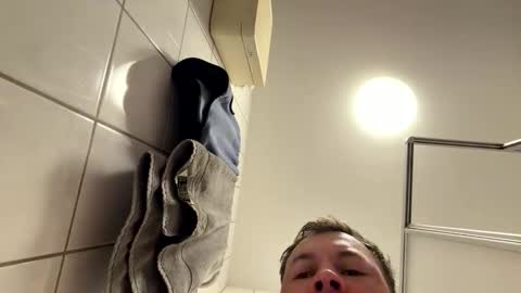 armyskater32 online show from April 12, 8:19 am