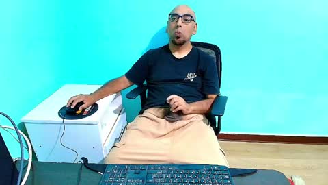Snapshot of arnelux72 chatting on May 10, 5:23 am arnelux72 online show from May 10, 5:23 am