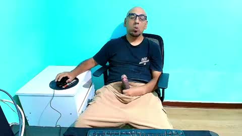 Snapshot of arnelux72 chatting on May 11, 5:24 am arnelux72 online show from May 11, 5:24 am