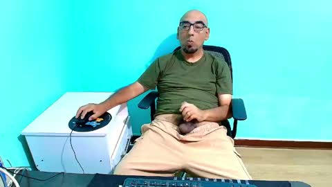 Snapshot of arnelux72 chatting on June 3, 5:21 am arnelux72 online show from June 3, 5:21 am
