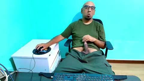 Snapshot of arnelux72 chatting on June 23, 5:49 am arnelux72 online show from June 23, 5:49 am