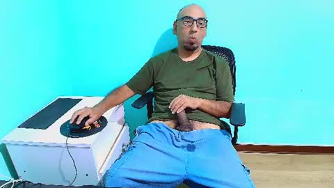 Snapshot of arnelux72 chatting on July 12, 5:42 am arnelux72 online show from July 12, 5:42 am
