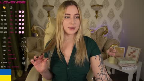 Snapshot of arolinanight chatting on December 15, 4:07 am AROLINA online show from December 15, 4:07 am