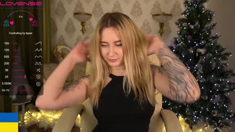 Snapshot of arolinanight chatting on December 19, 3:51 am AROLINA online show from December 19, 3:51 am