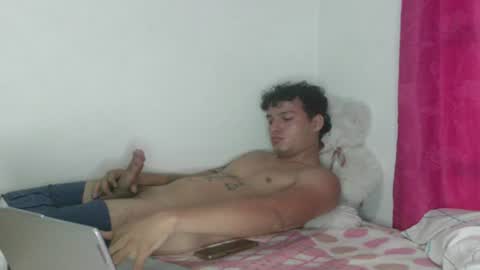 Snapshot of aron_444 chatting on August 3, 5:16 pm online show from August 3, 5:16 pm