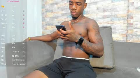 Snapshot of aron_clark chatting on May 5, 12:13 pm A R O N online show from May 5, 12:13 pm