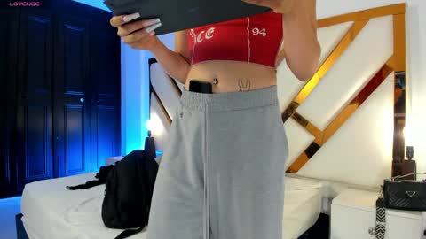 Aron cruz  online show from April 13, 1:05 pm