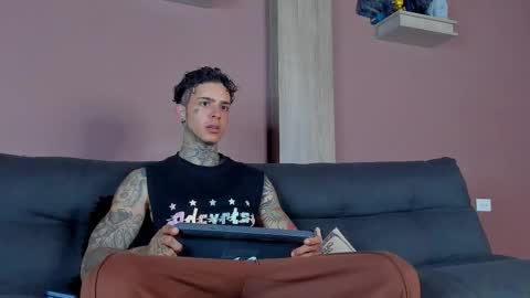 Snapshot of aron_ford chatting on January 18, 1:09 am Aron ford online show from January 18, 1:09 am