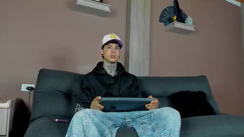 Snapshot of aron_ford chatting on February 4, 2:28 am Aron ford online show from February 4, 2:28 am