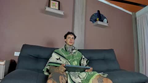 Snapshot of aron_ford chatting on February 5, 1:54 am Aron ford online show from February 5, 1:54 am